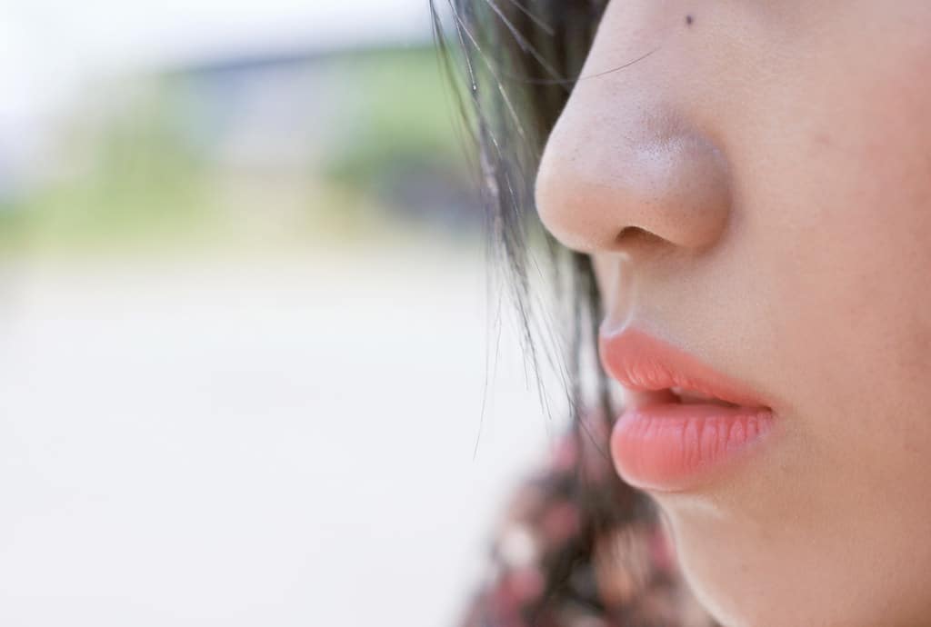 Read more about the article 霧唇 vs. 亮面唇彩：挑對唇彩，打造完美妝容！